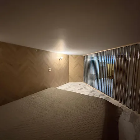 Διαμέρισμα Cat Garden Premium *